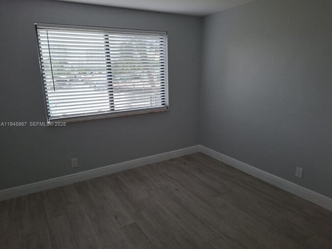 Building Photo - 301 Golden Isles Dr