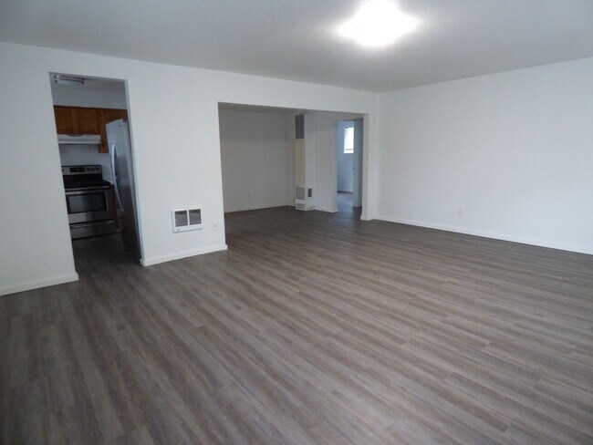 Building Photo - 4772/4776/4782 Sunnyview Rd NE Salem, OR 97305