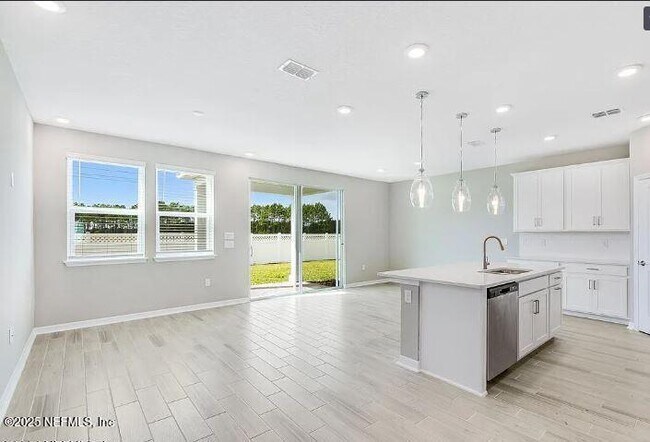 Building Photo - 240 Cherry Elm Dr