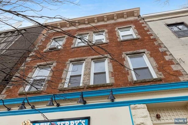Building Photo - 46 E Palisade Ave