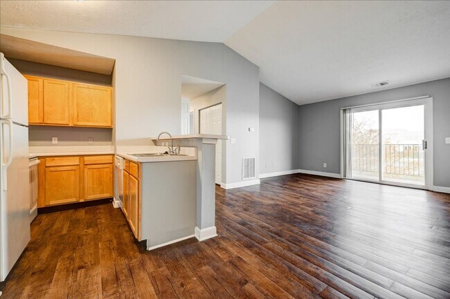 Building Photo - 3 bedroom 2 Bath Large Apartment Home $1,569/mo Rent