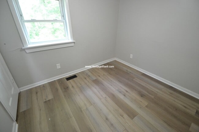 Building Photo - Great 3 bedroom college hill house