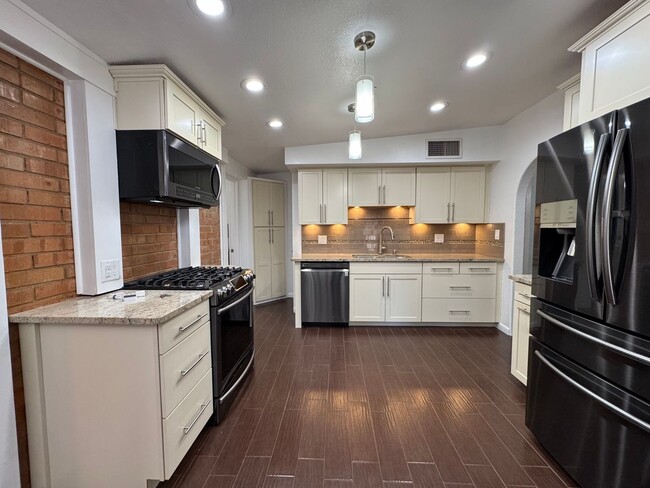 Building Photo - 3BR/2BA/2CG, with POOL, 1,396 sq.ft. rental in Sierra Vista, AZ