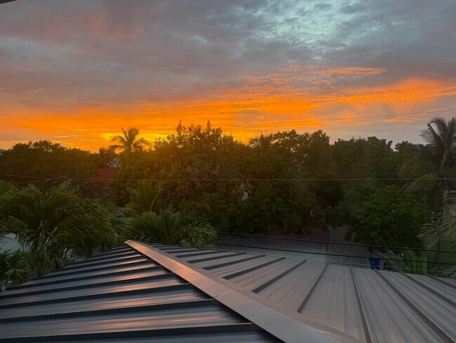 Building Photo - 124 Indies Dr N