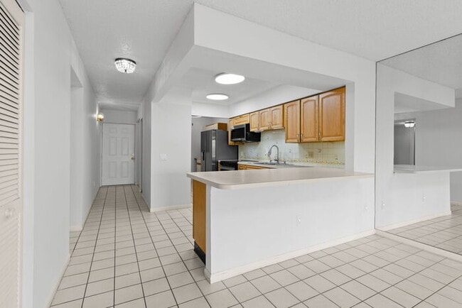 Building Photo - Condo For Rent on ST PETE BEACH!