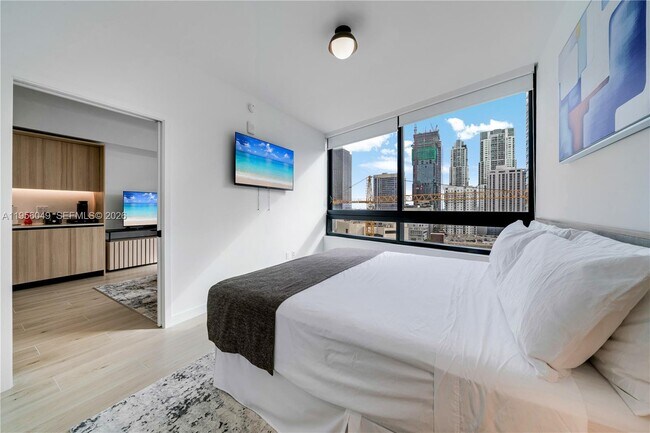 Building Photo - 225 N Miami Ave