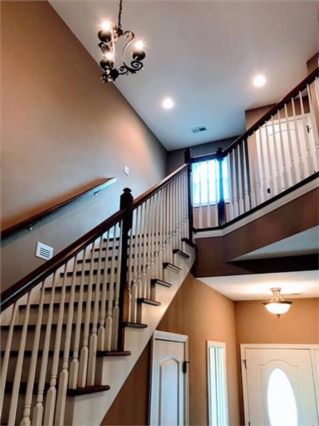 Building Photo - Townhouse in Forest