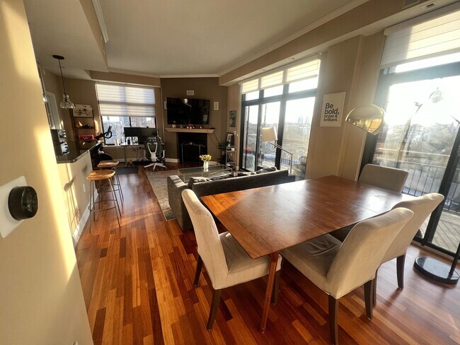 Building Photo - 700 1st St