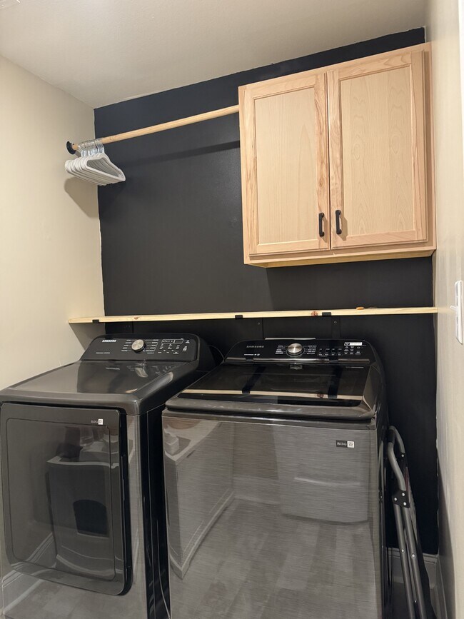 Building Photo - 1360 Harmon Ln
