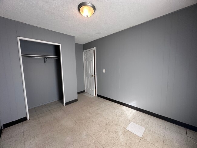 Building Photo - 1001 Shasta-