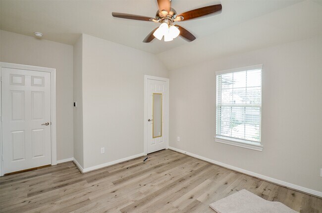 Building Photo - 24918 Meadowthorn Crest Ln