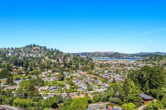 Building Photo - Beautifully Remodeled 4BR + Office Mill Valley Home — Furnished, Private 3/4-Acre Setting, Walk t...