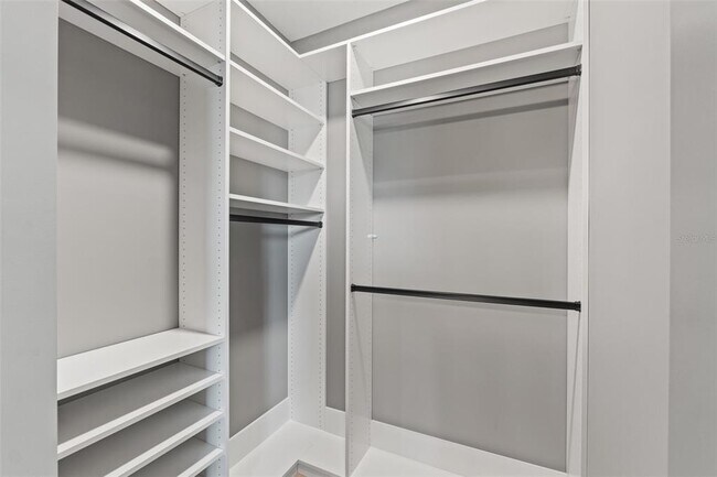 Building Photo - 807 W Park Ave