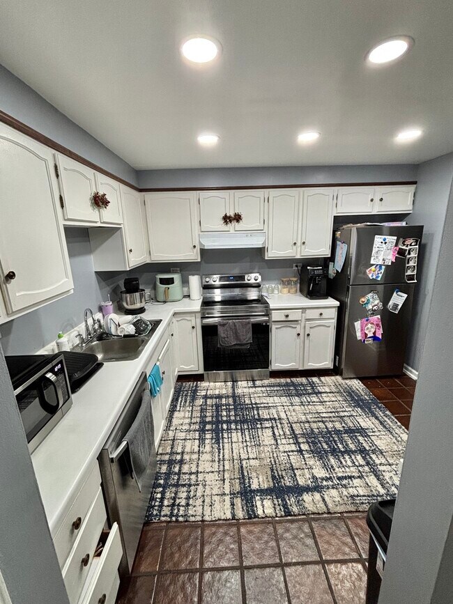 Building Photo - 450 Plum Creek Dr