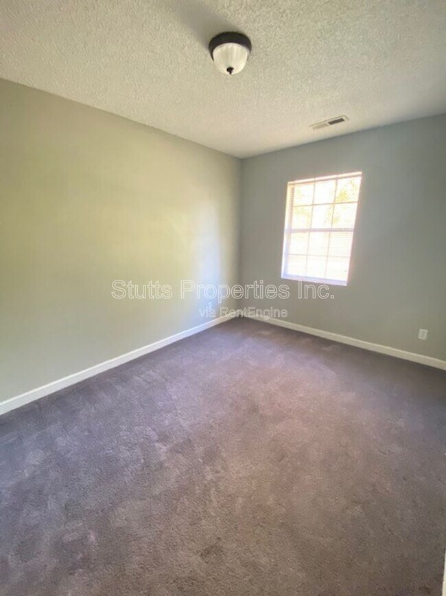 Building Photo - 545 Dulin St
