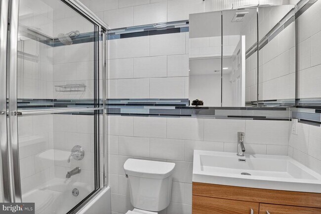 Building Photo - 424 Q St NW