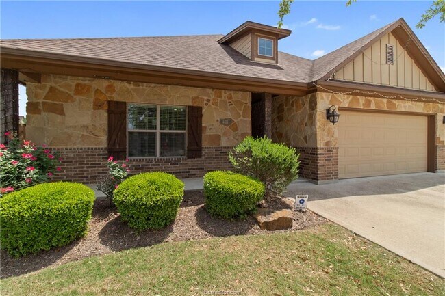 Primary Photo - 401 Hayes Ln