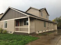 Building Photo - Spacious home in desirable neighborhood in Creswell, OR.