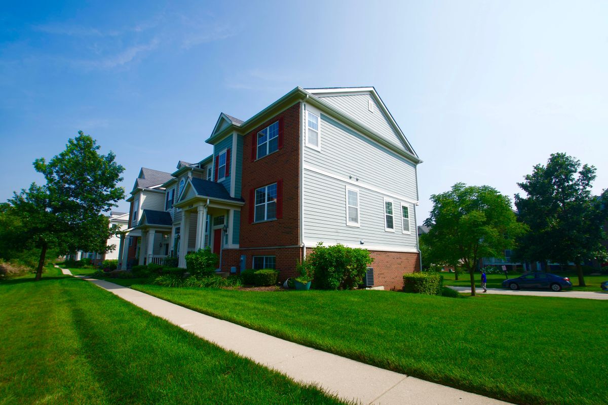 Building Photo - 3128 Valley Falls St