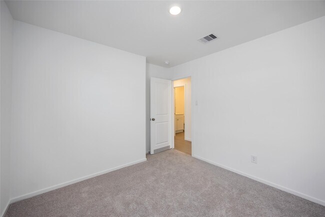 Building Photo - 4915 Esperanza Ter Dr