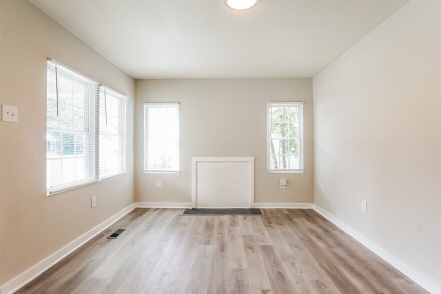 Building Photo - 7020 1st Ave S