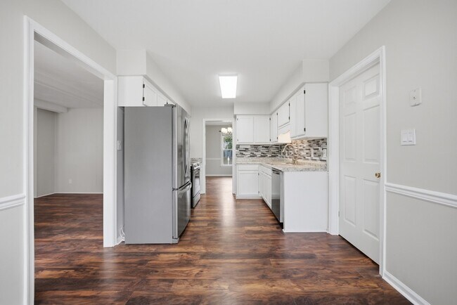 Building Photo - 2252 Newstead Dr