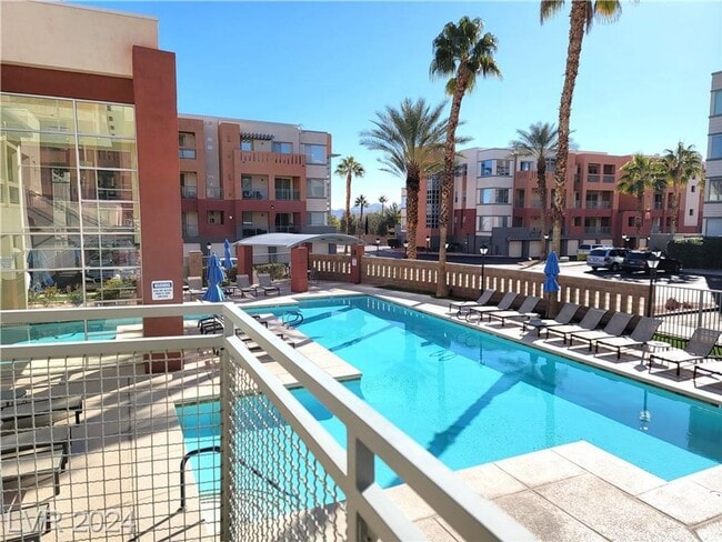 Building Photo - MIDRISE 2 BED, 2 BATH CONDO IN GUARD-GATED...