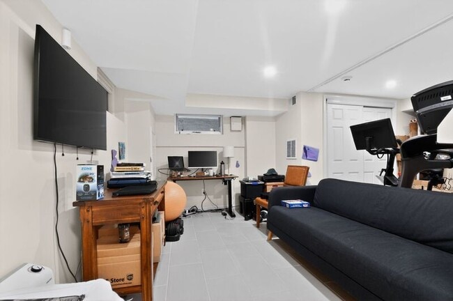 Building Photo - 4825 Butterworth Pl NW