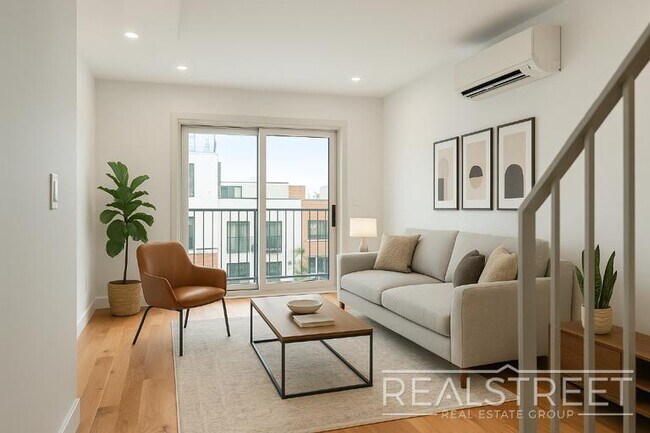 Building Photo - Penthouse 2BR/2BA with Private Roof Deck, ...