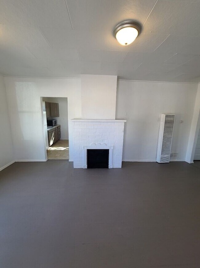 Building Photo - Edith