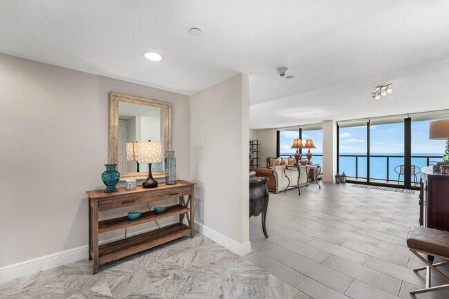 Building Photo - 250 S Ocean Blvd