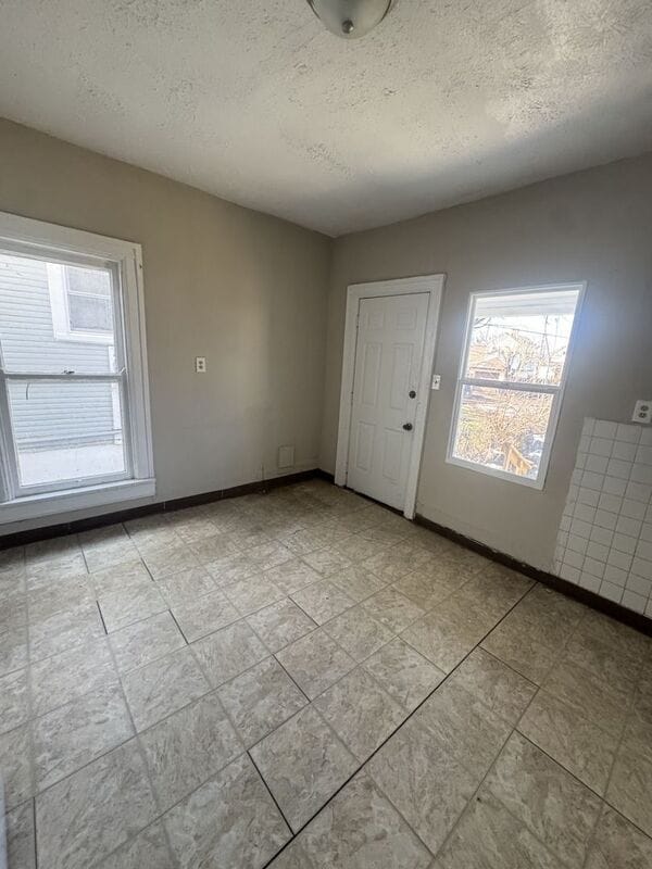 Building Photo - 263/265 S Hedges St.