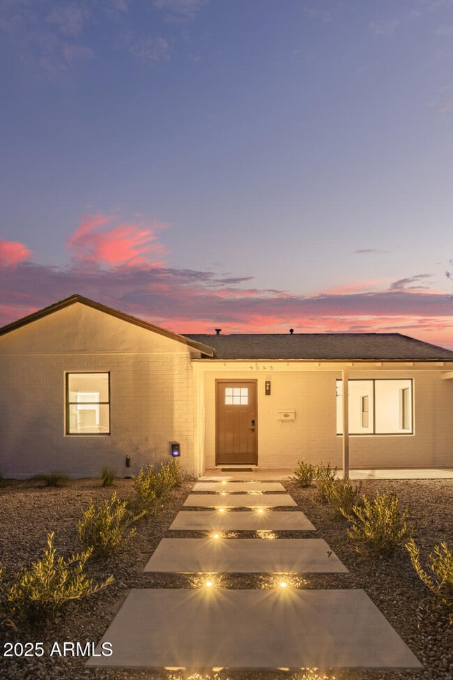 Building Photo - 9042 N 3rd Ave