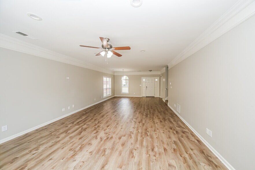 Building Photo - 6423 Cheyenne Dr