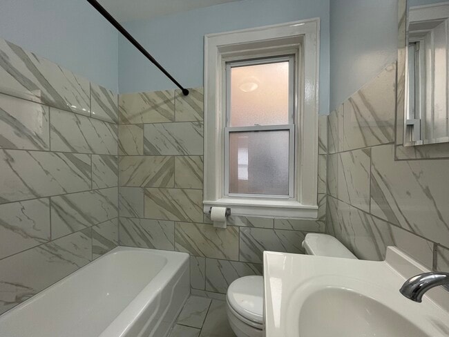 Building Photo - 3615 N Troy St