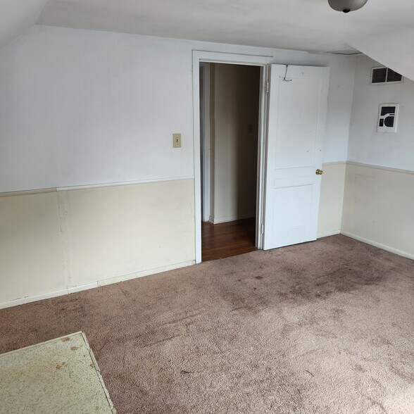 Building Photo - 896 Delia Ave