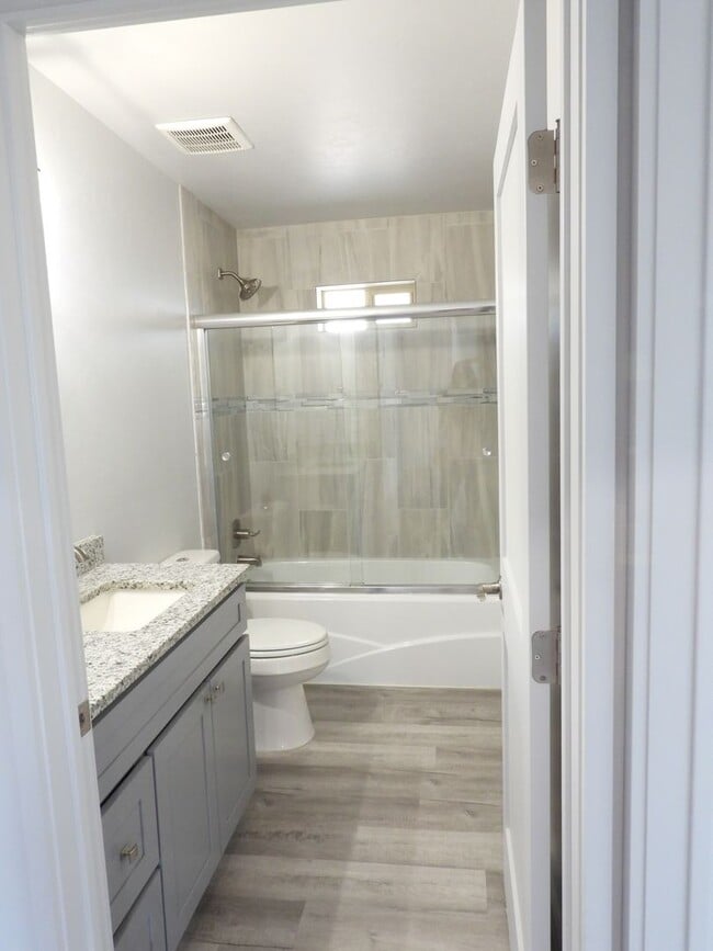 Building Photo - 3 Bedroom 2.5 Bath Home