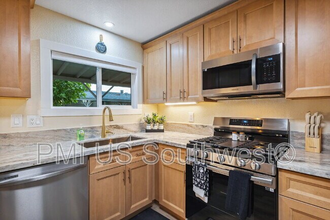 Building Photo - 437 Riverfront Dr