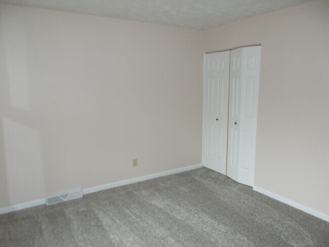 Building Photo - Welcome to this Stunning and Expansive 3 Bedroom, 2 1/2 Bath Home in the Desirable Oak Park Area ...