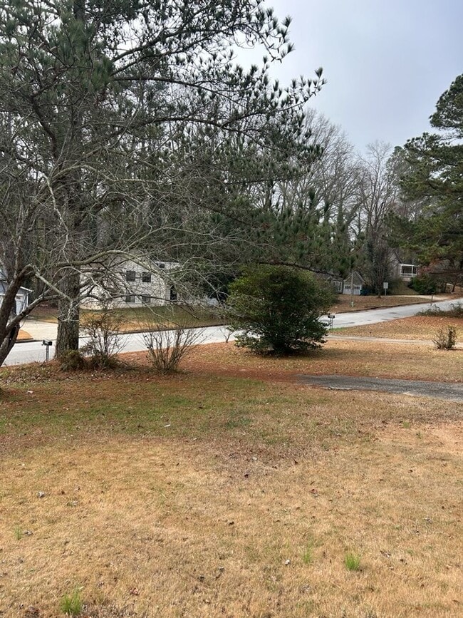 Building Photo - COMING SOON! Cozy 3BR 2.5BA Home w/ 2-Car Garage in Lithonia