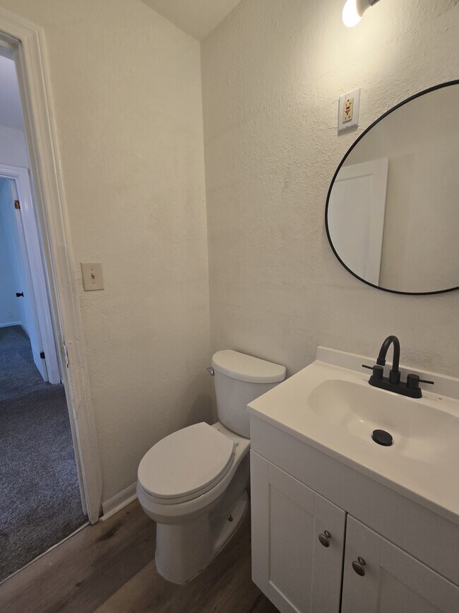 Building Photo - 1334 N Estelle St