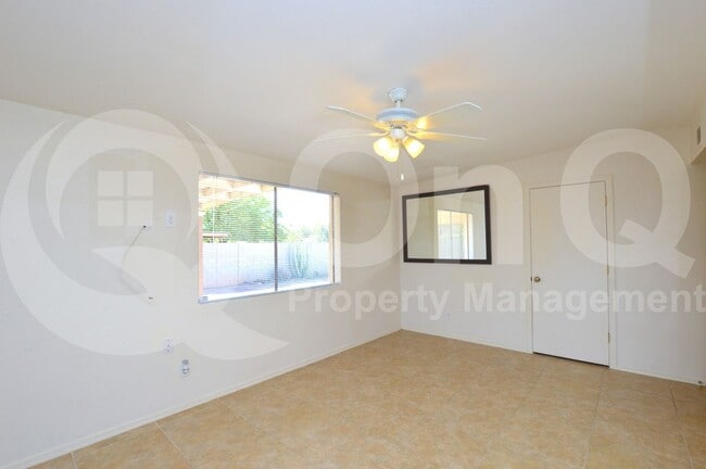 Building Photo - 26 E Ivy St