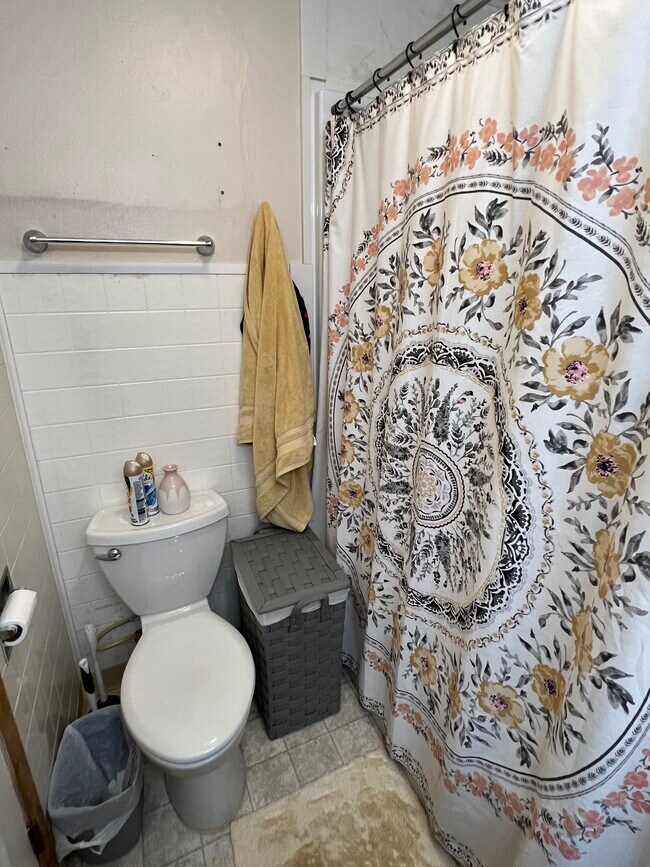 bathroom - 1314 Lincoln Way