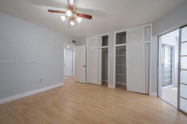 Building Photo - 1651 NE Miami Gardens Dr