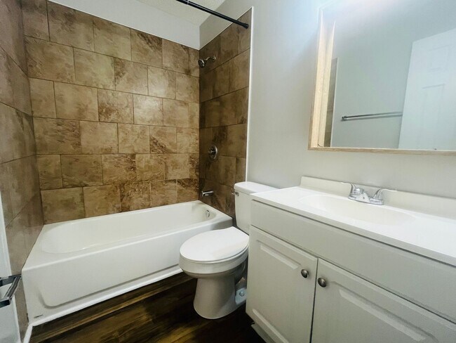 Building Photo - 406 Russell Pkwy