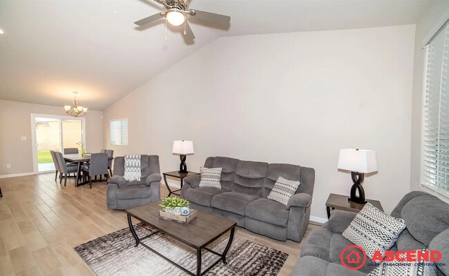 Building Photo - Modern 3 Bed / 2 Bath Home in Bakersfield – Garage + Full Appliance Package