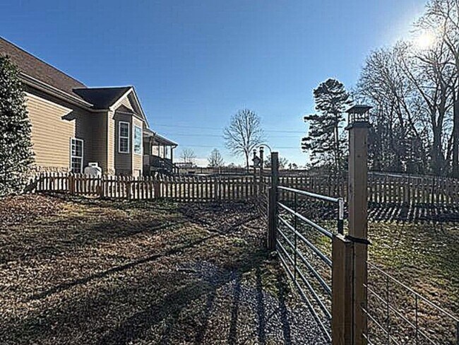 Building Photo - 4391 GA-225