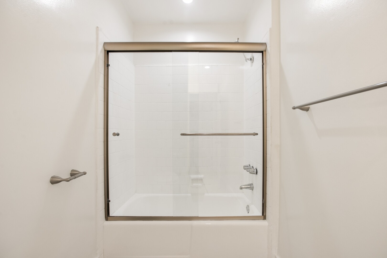 Building Photo - 9910 Robbins Dr