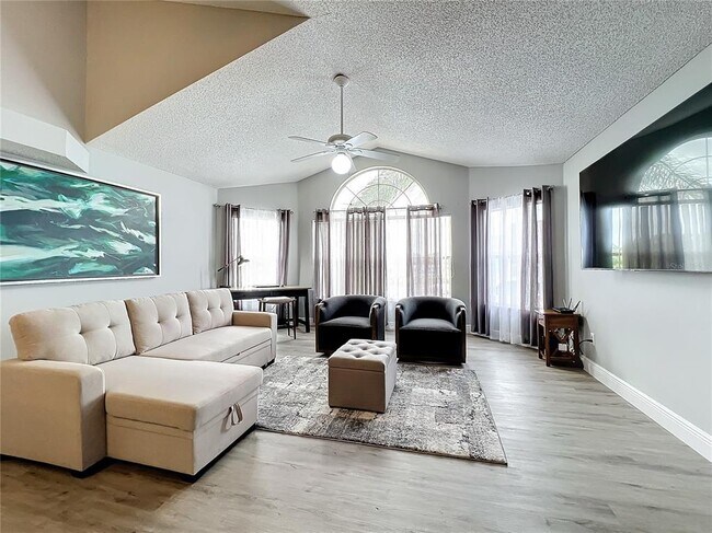 Building Photo - 2731 N Poinciana Blvd