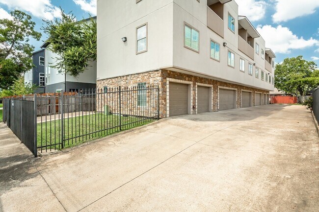Building Photo - 4713 Virginia Ave